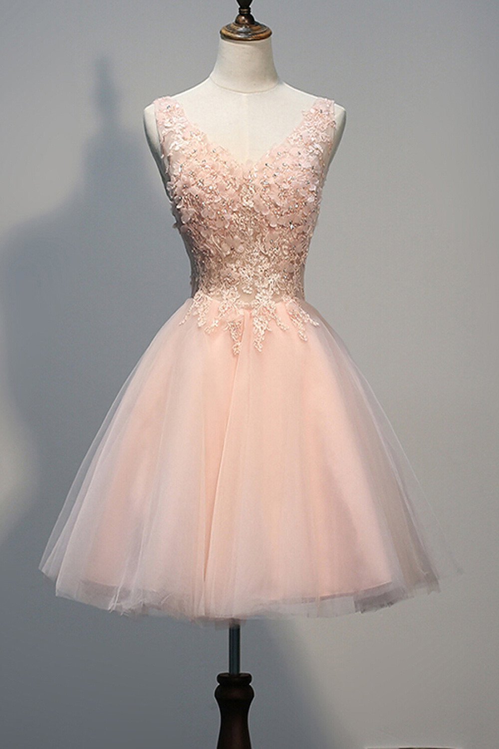 Vestido de fiesta corto rosa perla con espalda descubierta y apliques PG030