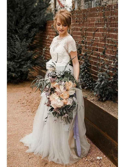 Kurzärmliges silbernes Brautkleid aus Spitze und Tüll mit Schärpe WD386