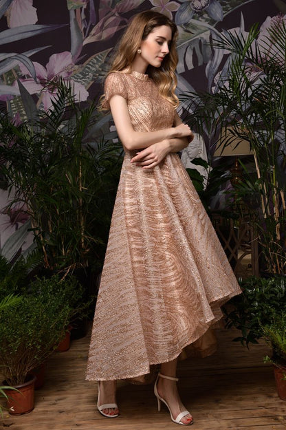 Kurzärmliges Hi-Lo-Cocktailkleid mit Pailletten und Perlen