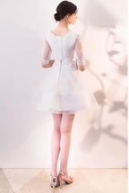 Kurzes weißes Partykleid mit Rüschen und Spitze, Homecoming-Kleid mit halblangen Ärmeln, PD063
