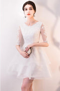 Kurzes weißes Partykleid mit Rüschen und Spitze, Homecoming-Kleid mit halblangen Ärmeln, PD063