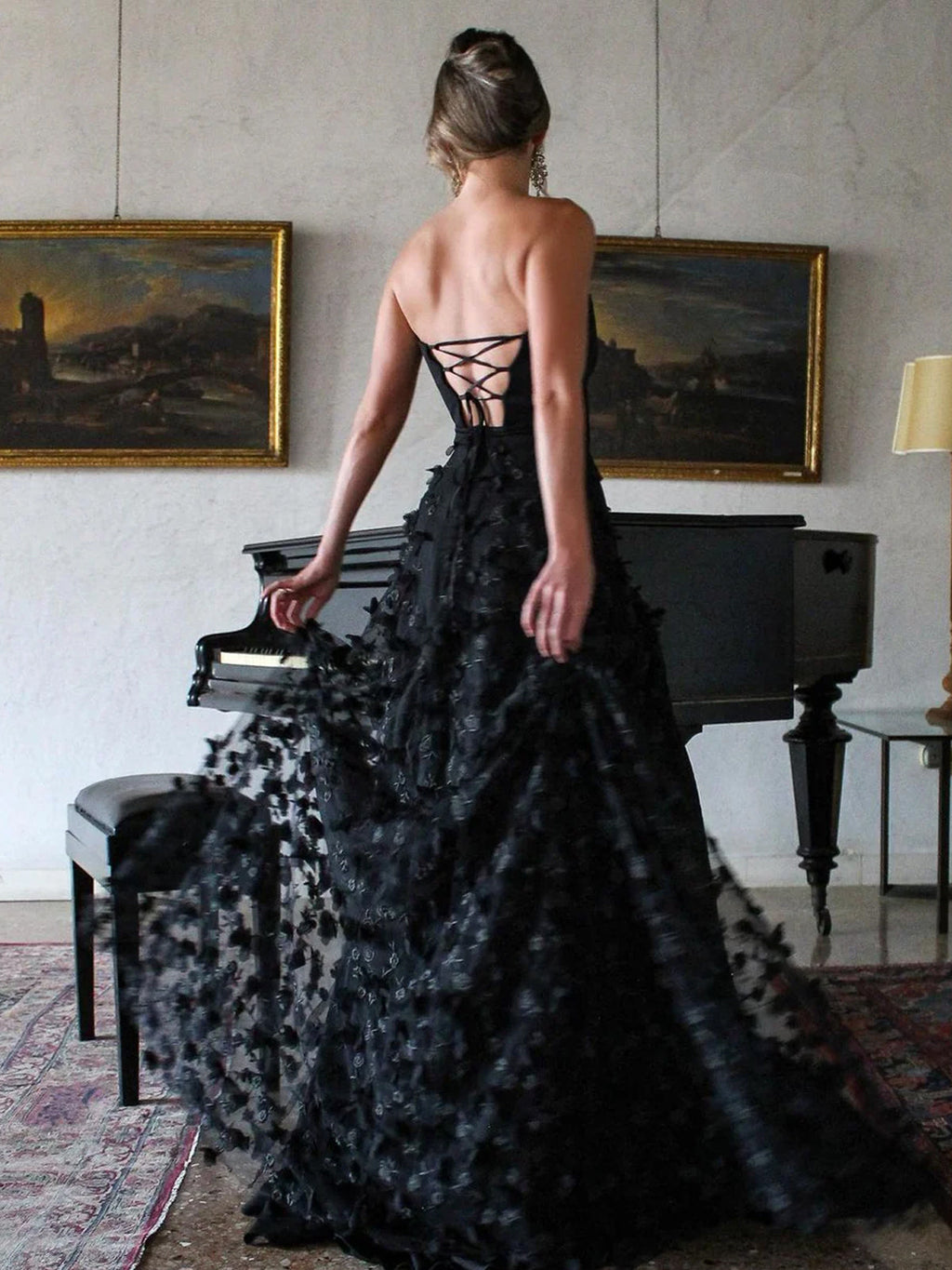 Silas | Vestido de fiesta largo negro con abertura y flores 3D, corte A, sin tirantes