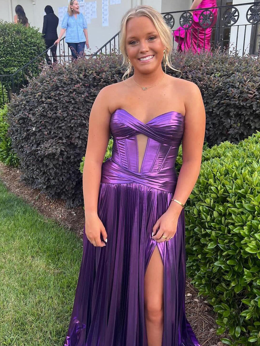 Sileas | Vestido largo formal plisado metalizado con escote corazón turquesa y abertura