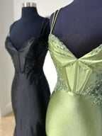 Simmy | Vestido de fiesta de satén estilo sirena con tirantes dobles y apliques