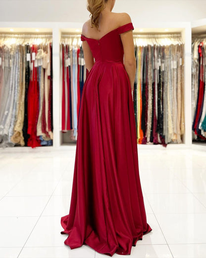 Schlichtes, schulterfreies, langes Ballkleid aus Stretch-Satin in A-Linie mit Schlitz