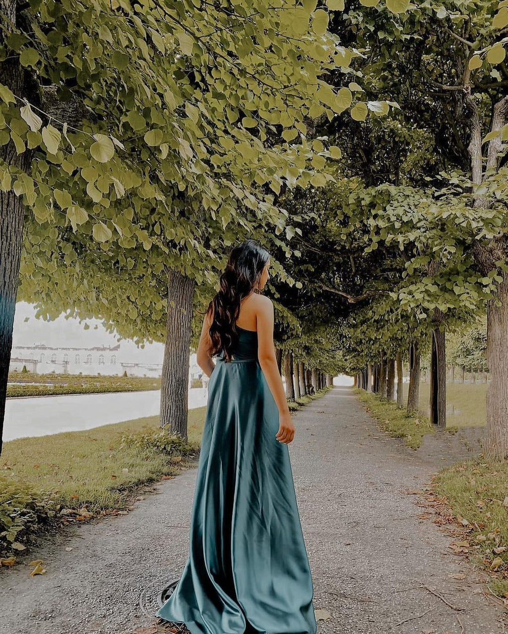 Schlichtes langes A-Linien-Ballkleid aus Satin mit einer Schulter