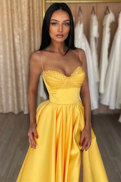 Schlichtes A-Linien-Ballkleid mit Spaghettiträgern und Pailletten, ärmellos, mit Schlitz