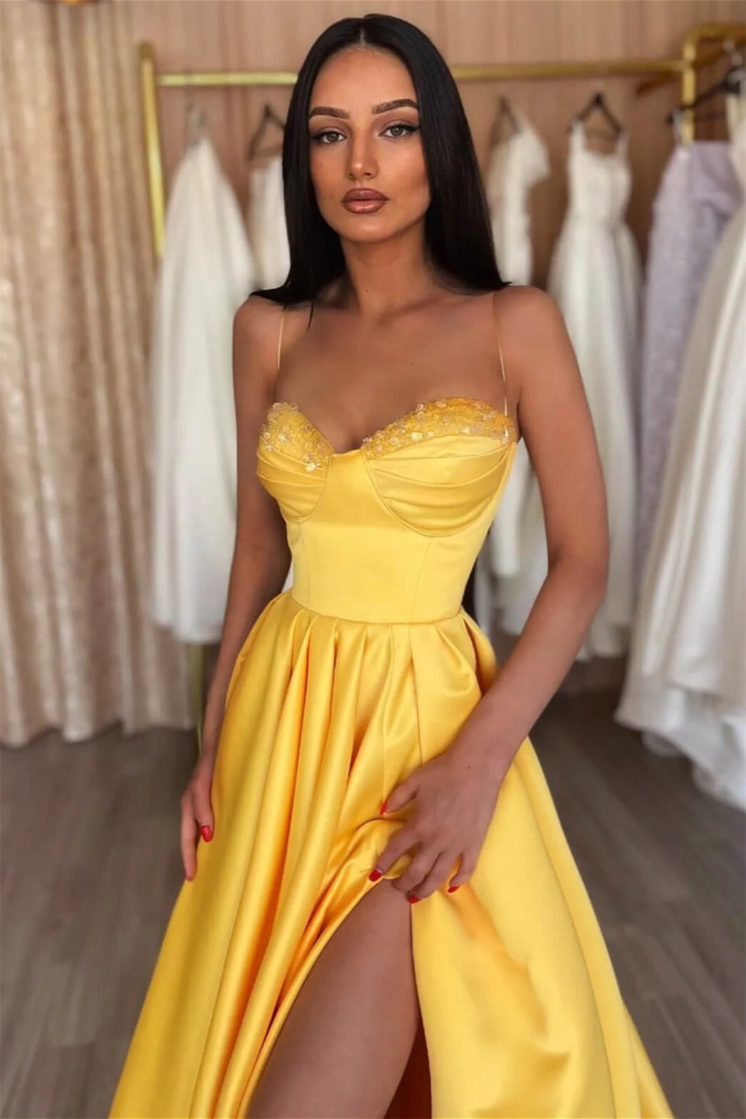 Schlichtes A-Linien-Ballkleid mit Spaghettiträgern und Pailletten, ärmellos, mit Schlitz