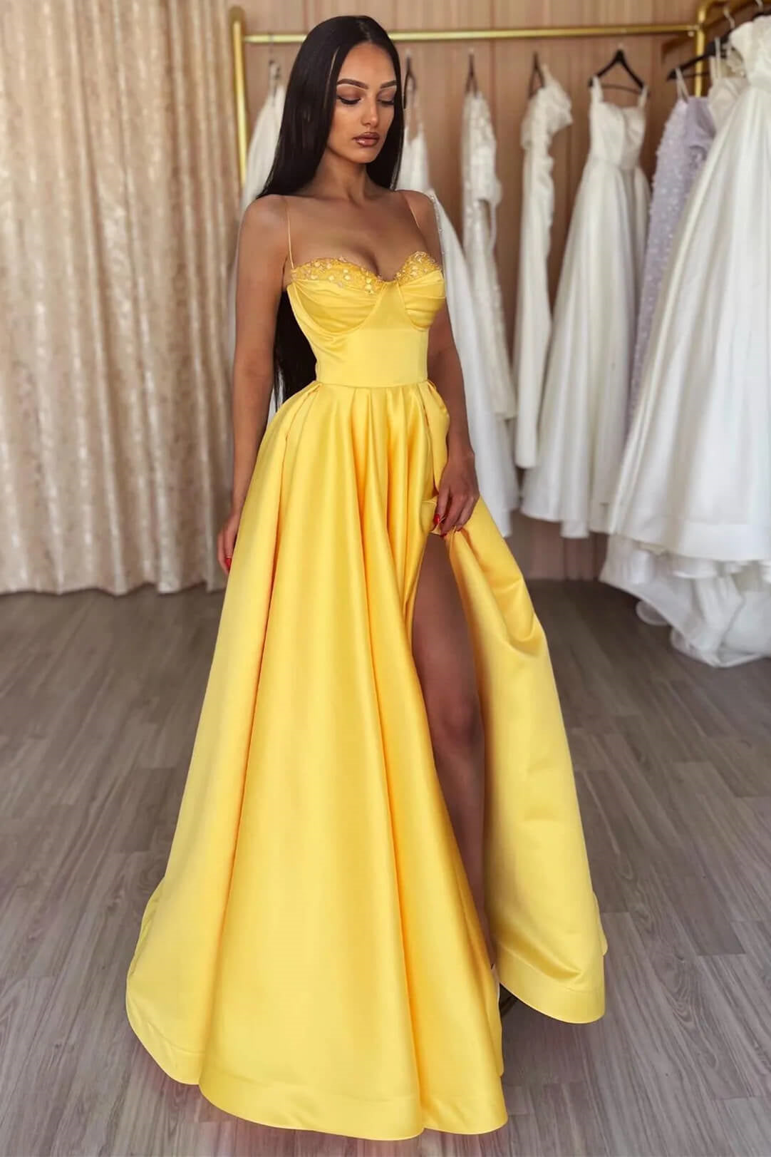 Schlichtes A-Linien-Ballkleid mit Spaghettiträgern und Pailletten, ärmellos, mit Schlitz