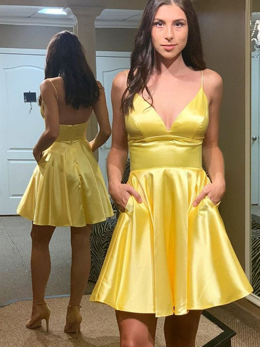 Einfaches A-Linien-Kleid mit V-Ausschnitt und rückenfreiem, gelbem Satin, kurz, für den Abschlussball oder die Heimkehr mit Taschen