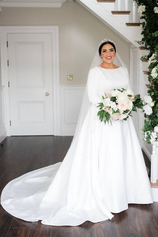 Schlichtes, schönes, rückenfreies A-Linien-Brautkleid aus Satin mit langen Ärmeln