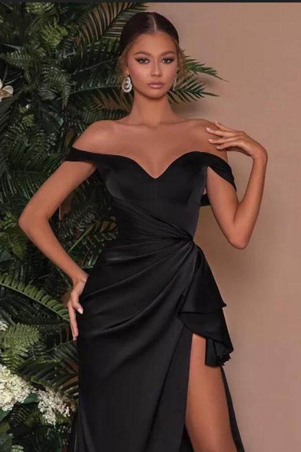 Schlichtes schwarzes langes schulterfreies Ballkleid im Meerjungfrauenstil mit Schlitz