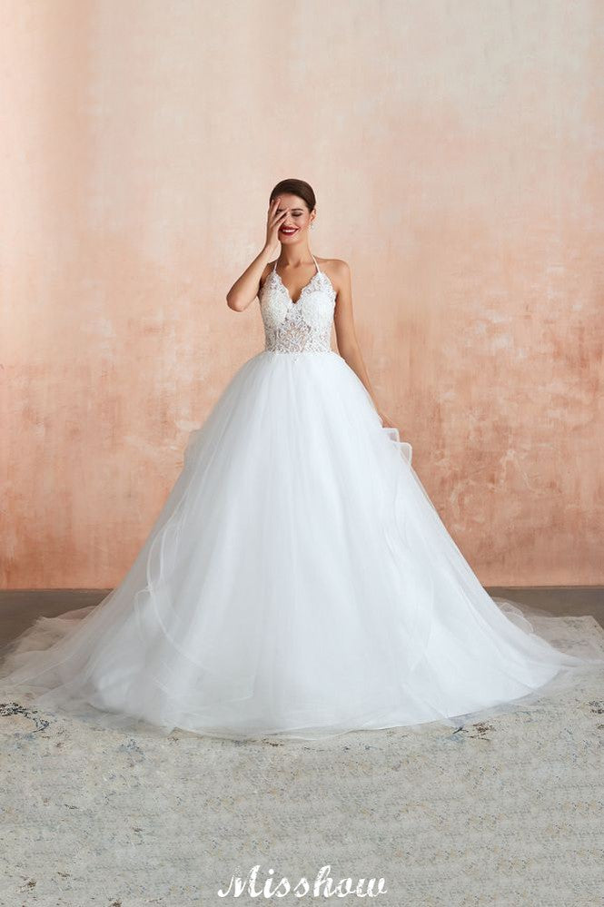 Schlichtes Neckholder-Ballkleid mit offenem Rücken und Spitzen-Brautkleid mit Kapellenschleppe