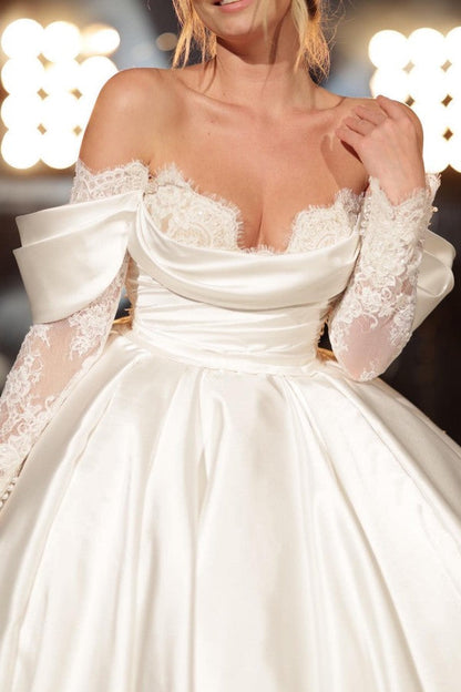 Einfaches langes A-Linien-Brautkleid mit schulterfreiem Prinzessinnen-Ausschnitt und Satinspitze und langen Ärmeln