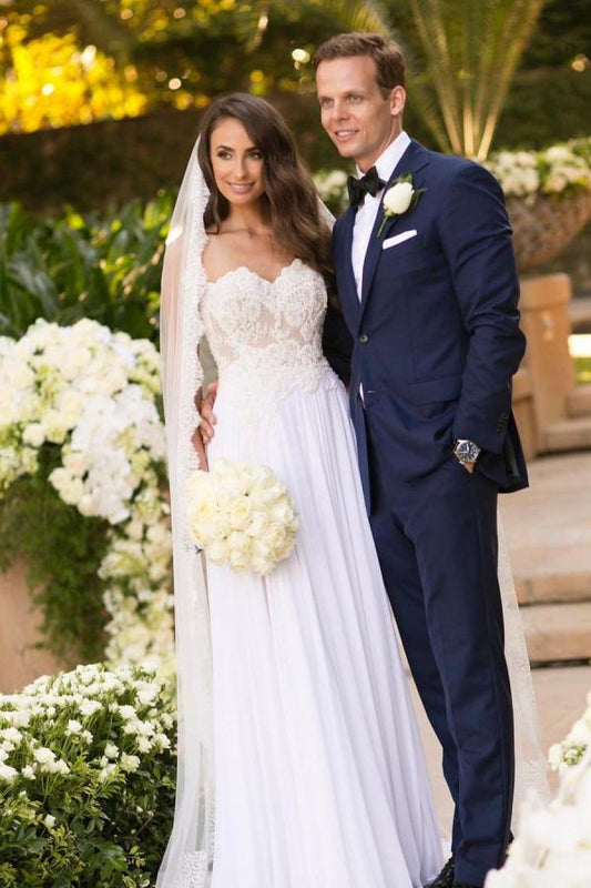 Einfaches langes A-Linien-Brautkleid mit Herzausschnitt und Chiffon-Applikationen und Spitze