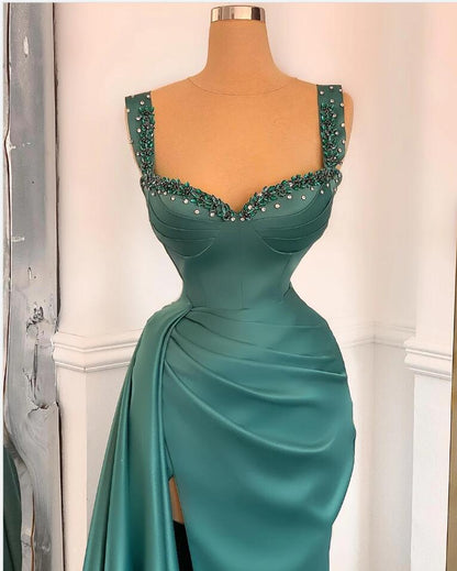 Schlichtes langes A-Linien-Ballkleid aus Satin mit Herzausschnitt und Schlitz