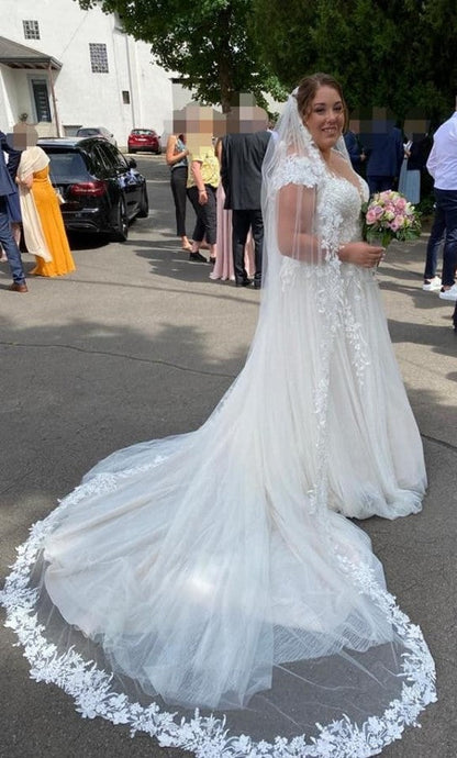 Einfaches langes A-Linien-Brautkleid mit V-Ausschnitt und langen Ärmeln und Spitze