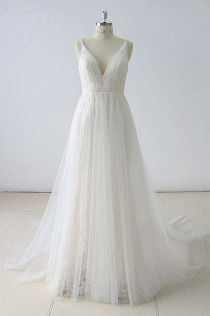 Schlichtes langes A-Linien-Brautkleid aus Tüll mit V-Ausschnitt