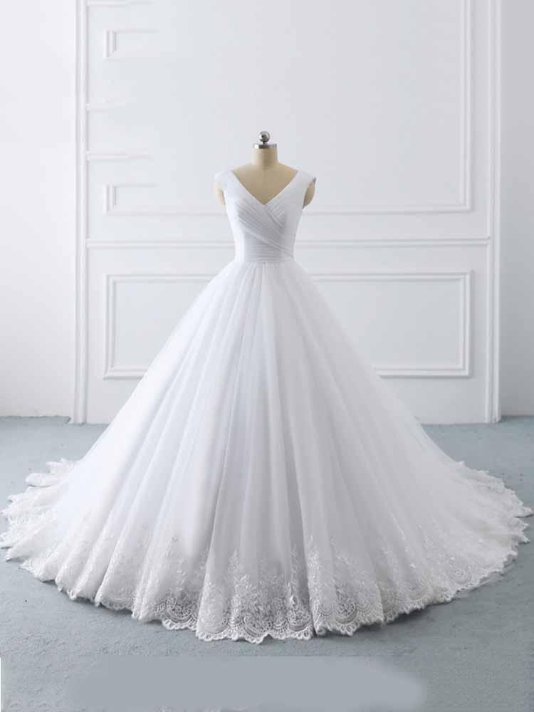 Einfaches langes Ballkleid mit V-Ausschnitt und Schnürung aus Tüll