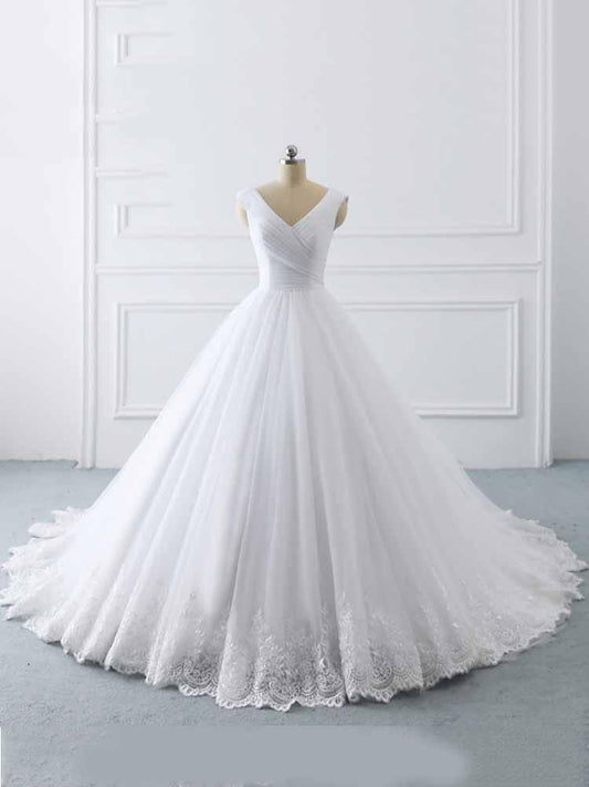 Einfaches langes Ballkleid mit V-Ausschnitt und Schnürung aus Tüll