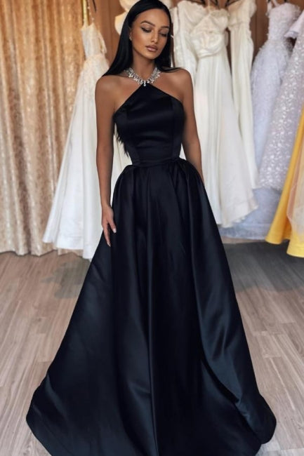 Schlichtes langes schwarzes A-Linie Neckholder Satin ärmelloses Ballkleid