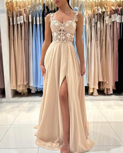 Schlichtes langes Champagner A-Linien-Abendkleid mit Spitze und Schlitz