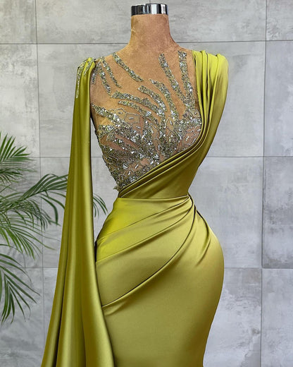 Schlichtes langes Meerjungfrau-Ballkleid aus Satin mit Schmucksteinen