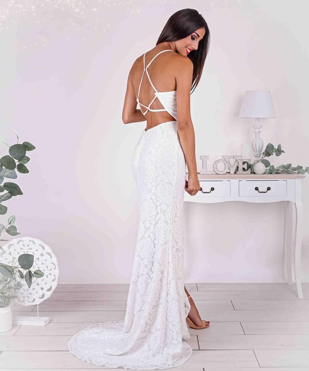 Schlichtes langes Meerjungfrau-Brautkleid ohne Träger und Spaghettiträger mit Schlitz