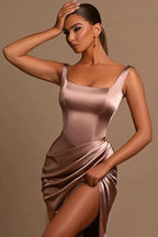 Vestido de fiesta formal sencillo de satén sin mangas con tirantes largos de sirena y abertura