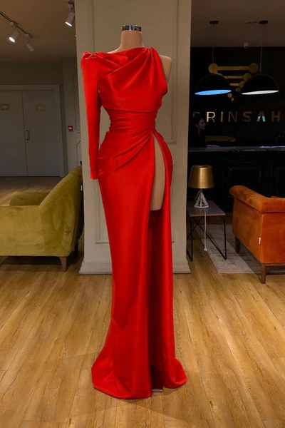 Schlichtes langes rotes Meerjungfrau-Ballkleid aus Satin mit Schlitz und langen Ärmeln