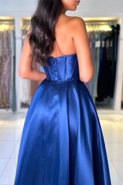Schlichtes, langes, schulterfreies, ärmelloses A-Linien-Ballkleid aus Satin in Königsblau