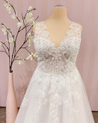 Vestido de novia sencillo, largo, con escote en V, corte A, espalda descubierta y apliques de encaje