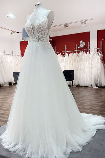 Einfaches langes rückenfreies Brautkleid aus Tüll mit V-Ausschnitt und Pailletten