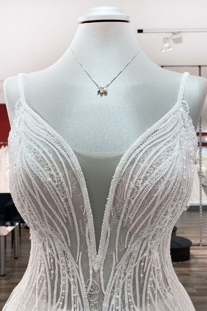 Einfaches langes rückenfreies Brautkleid aus Tüll mit V-Ausschnitt und Pailletten