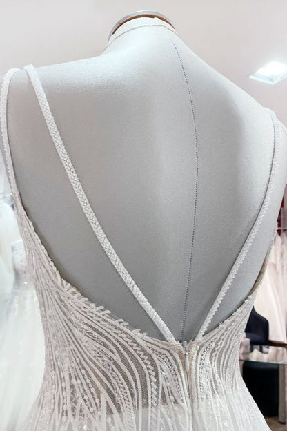 Einfaches langes rückenfreies Brautkleid aus Tüll mit V-Ausschnitt und Pailletten