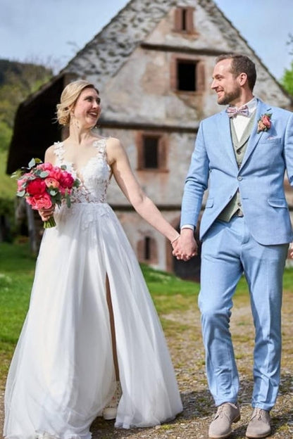 Schlichtes langes weißes A-Linien-Brautkleid mit V-Ausschnitt, ärmellos, Tüllspitze und Schlitz