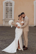 Vestidos de novia sencillos de sirena con hombros descubiertos y abertura