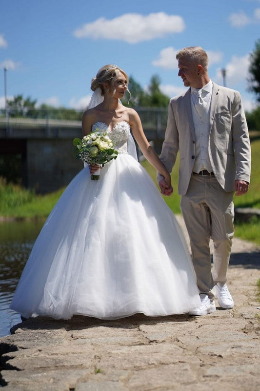 Vestidos de novia sencillos de princesa, largos, de corte A, sin mangas y con encaje
