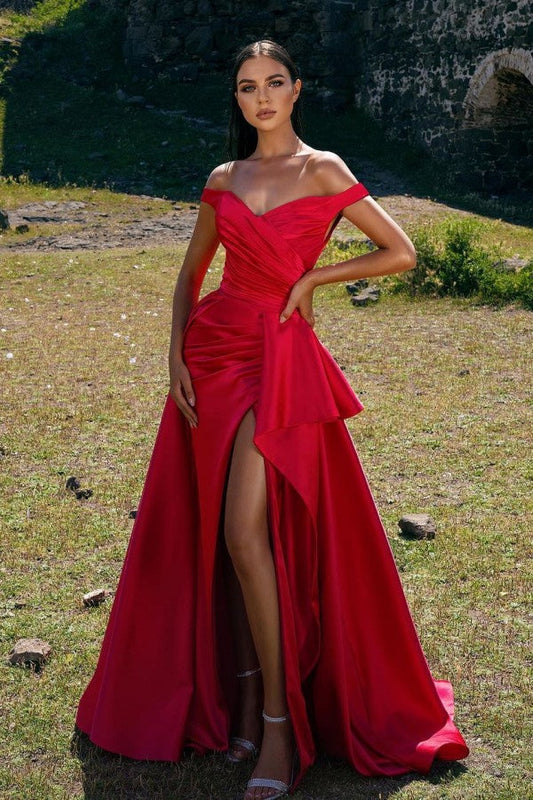 Vestido de fiesta largo sencillo rojo de corte A con hombros descubiertos y abertura