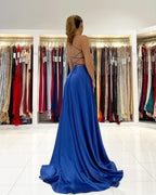 Vestido de fiesta largo azul real sencillo con escote en V, espalda descubierta y abertura