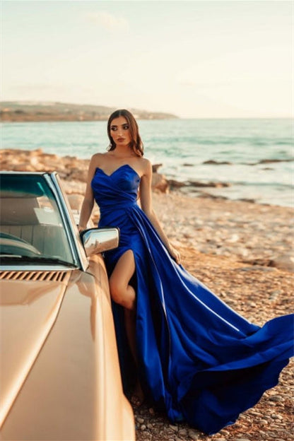 Einfaches königsblaues langes ärmelloses A-Linien-Ballkleid mit Schlitz