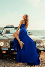 Vestidos de fiesta sencillos de corte A largo en azul real sin mangas con abertura