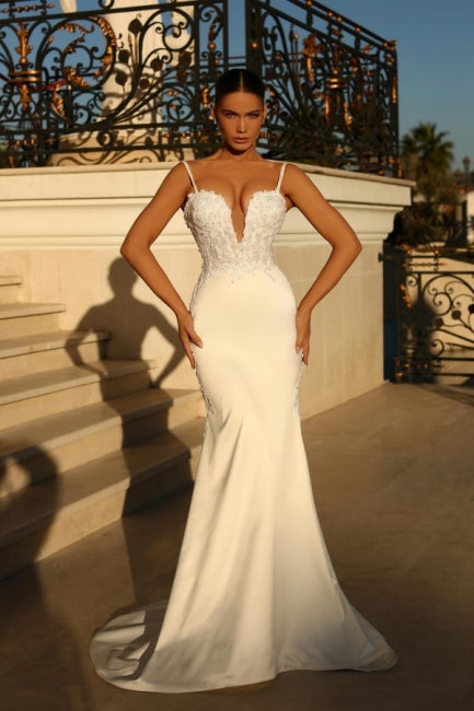 Schlichtes ärmelloses Meerjungfrau-Brautkleid aus Satin mit Spaghettiträgern und Spitze