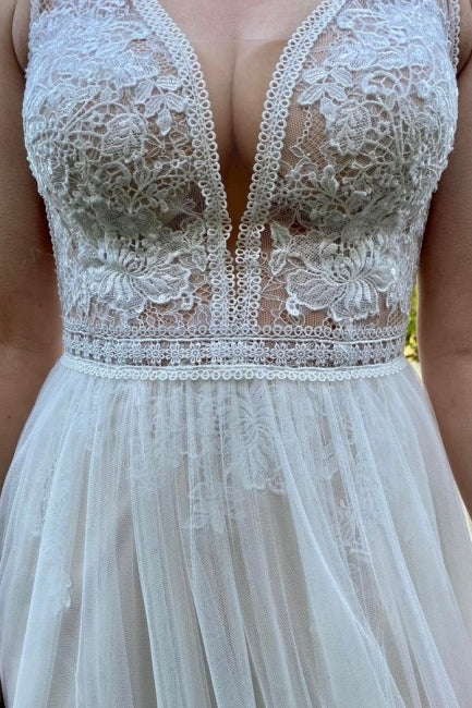 Simple V-Neck Sleeveless Column Tulle Floor-Length Wedding Dresses with Lace