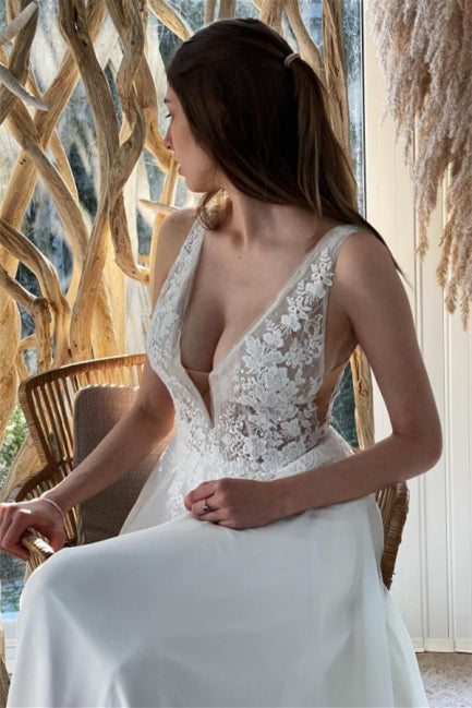 Einfaches weißes rückenfreies A-Linien-Brautkleid aus Chiffon mit Spitze