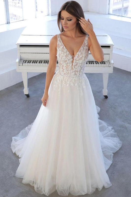 Vestido de novia sencillo blanco largo de corte A con escote en V, tul, encaje y espalda descubierta