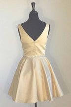 Vestidos de fiesta amarillos sencillos con tirantes anchos, escote en V y cuentas PD173