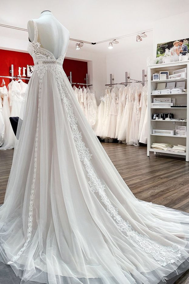 Einfaches langes A-Linien-Brautkleid mit Tüllspitze und offenem Rücken