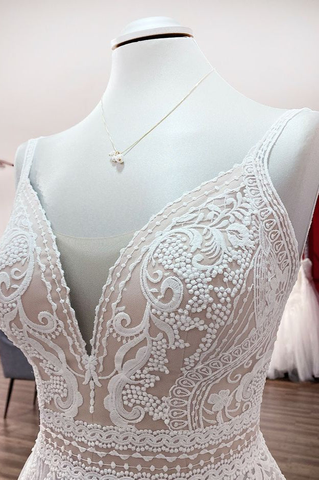 Einfaches langes A-Linien-Brautkleid mit Tüllspitze und offenem Rücken