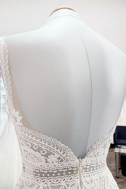 Einfaches langes A-Linien-Brautkleid mit Tüllspitze und offenem Rücken